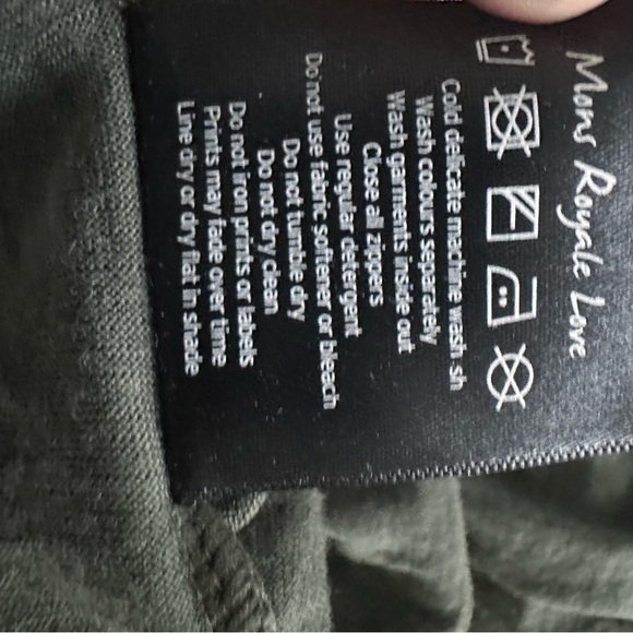 Mons Royale Yotei Powder Hood - Long Sleeve - Black - Large Marino wool Small - Picture 9 of 13